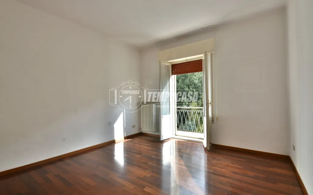 Stanze - 1960s Apartment with Balconies in Osimo