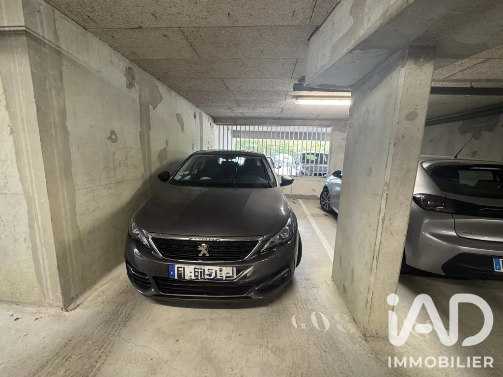 Garaaž - Secure Parking Space in Orvault