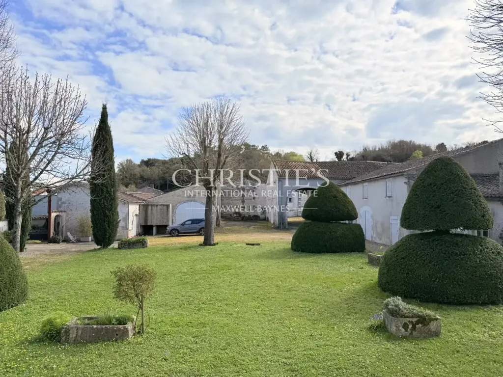 Aed - Former Cognac Distillery in Village