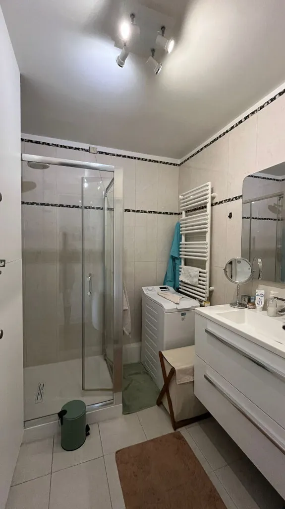 Vannitoad - 2-Bedroom Apartment with Eiffel View in Paris 16