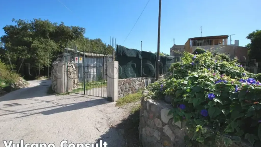 Rustic Property with Garden in Lipari