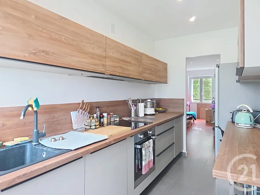 Kitchen - 3-Bed Apartment with Parking in Compiègne