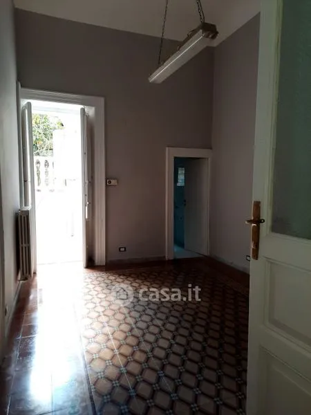 Esik - Rented Flat with Balcony in Taranto Centre