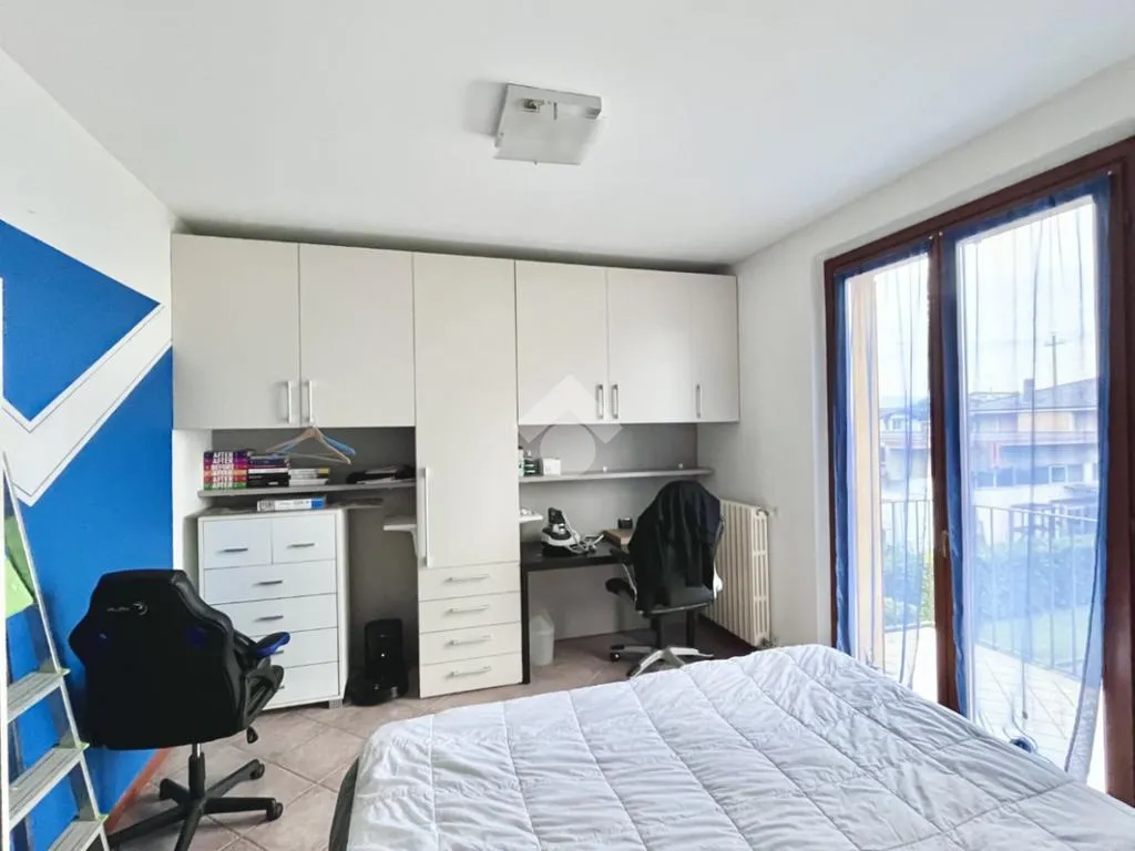Chambres - Trilocale with Terrace in Adro