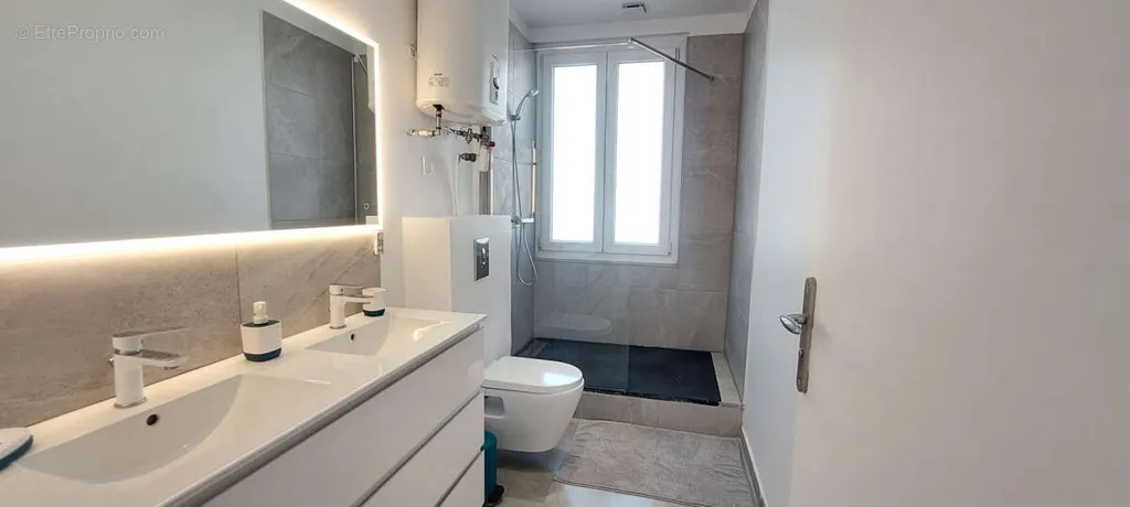 Salles de bain - Appartement en Colocation avec Balcon au Centre de Toulon