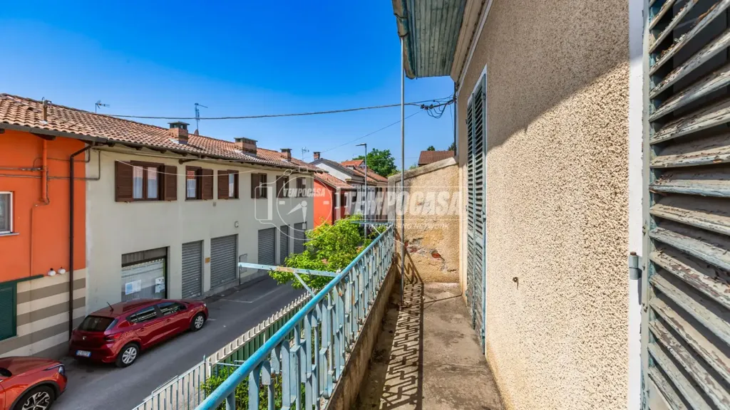 Rõdu - Semi-Independent House with Courtyards in Santena