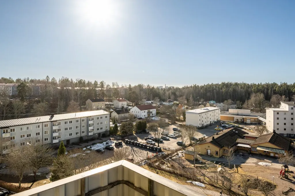 Vue aérienne - Renovated 2nd Floor Flat with South-Facing Balcony