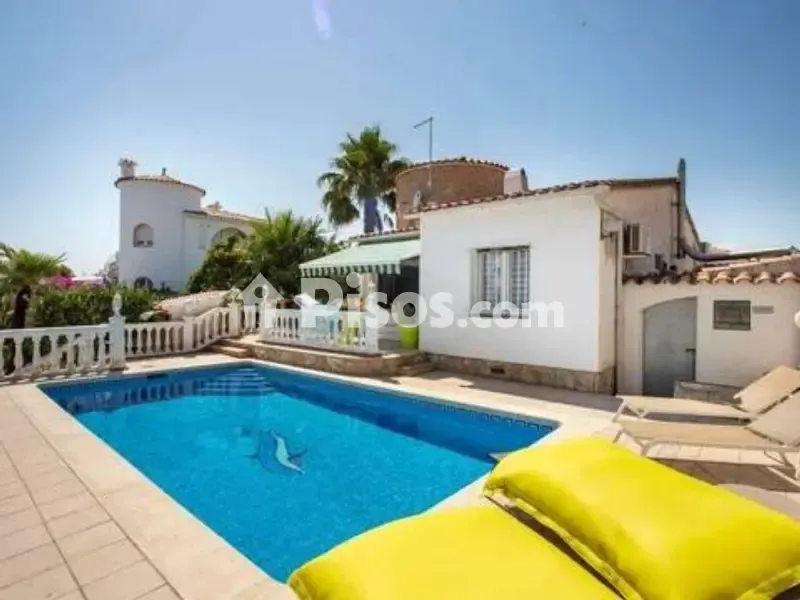 Bassein - Chalet with Pool and Garden in Empuriabrava