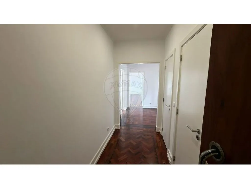 Entrée - Refurbished Office Space in Lisbon City Centre