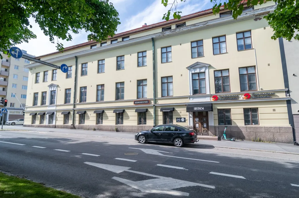 Extérieur - 1930s Mixed-Use Building with Garden in Vaasa Centre