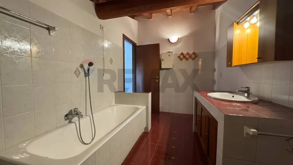 Bathrooms - Independent House with Private Courtyard in Gavardo