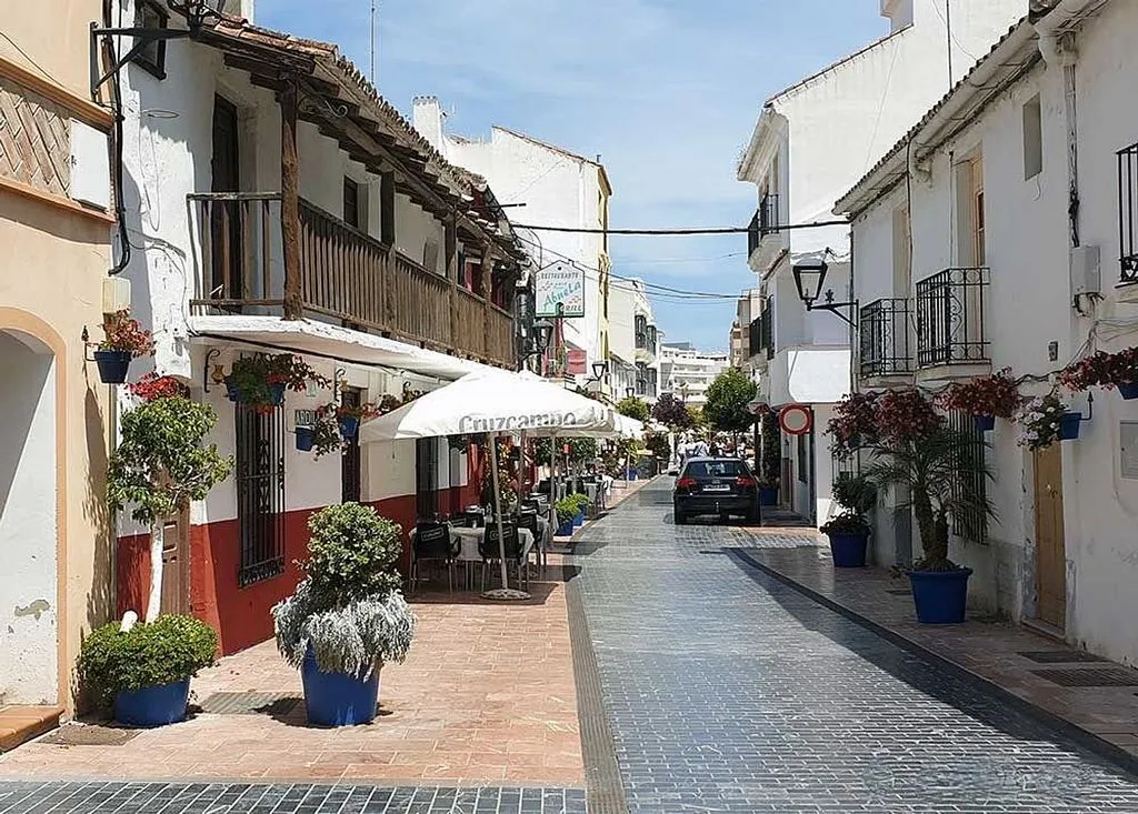 Urban Flat with Rooftop Terrace in Estepona