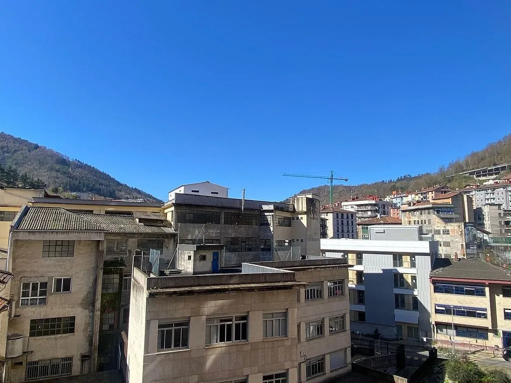 Rõdu - Three-Bedroom Flat with Balcony in Urkizu