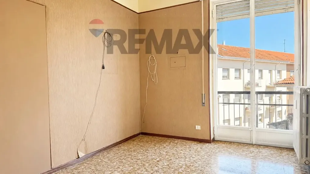 Stanze - Triplex with Box in San Martino, Novara