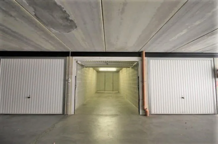 Garage - Appartement avec Garage et Jardin en Centre-Ville