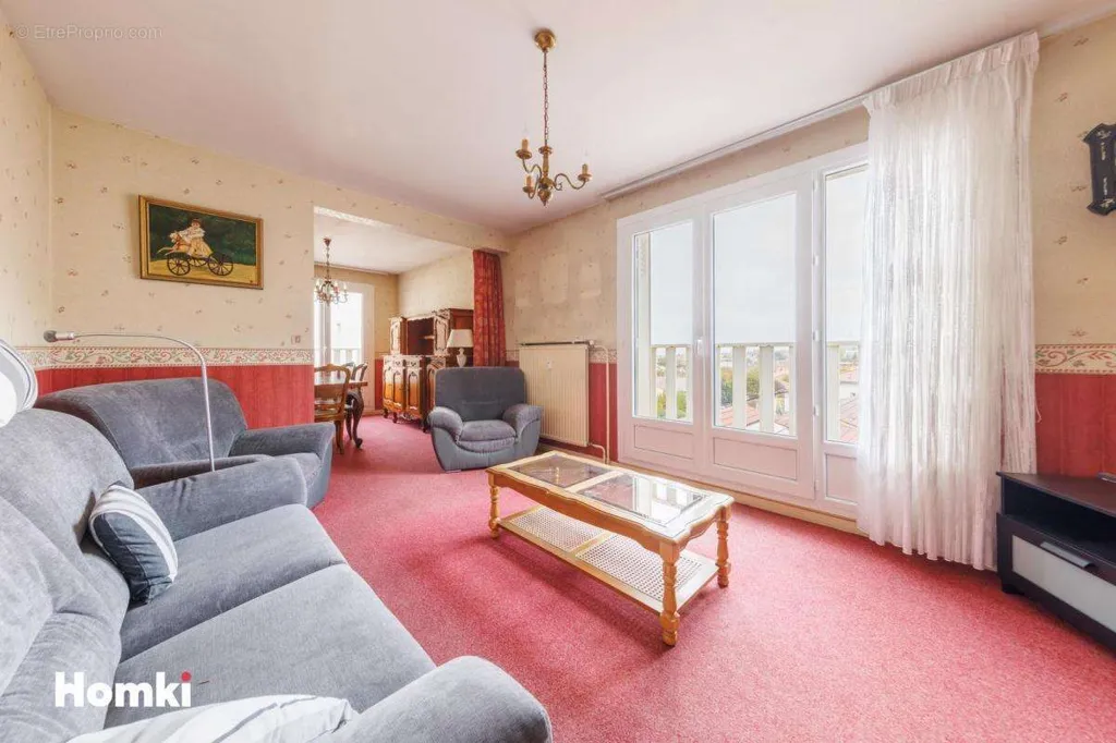 Elutuba - Top Floor Flat with Loggia in Clermont-Ferrand