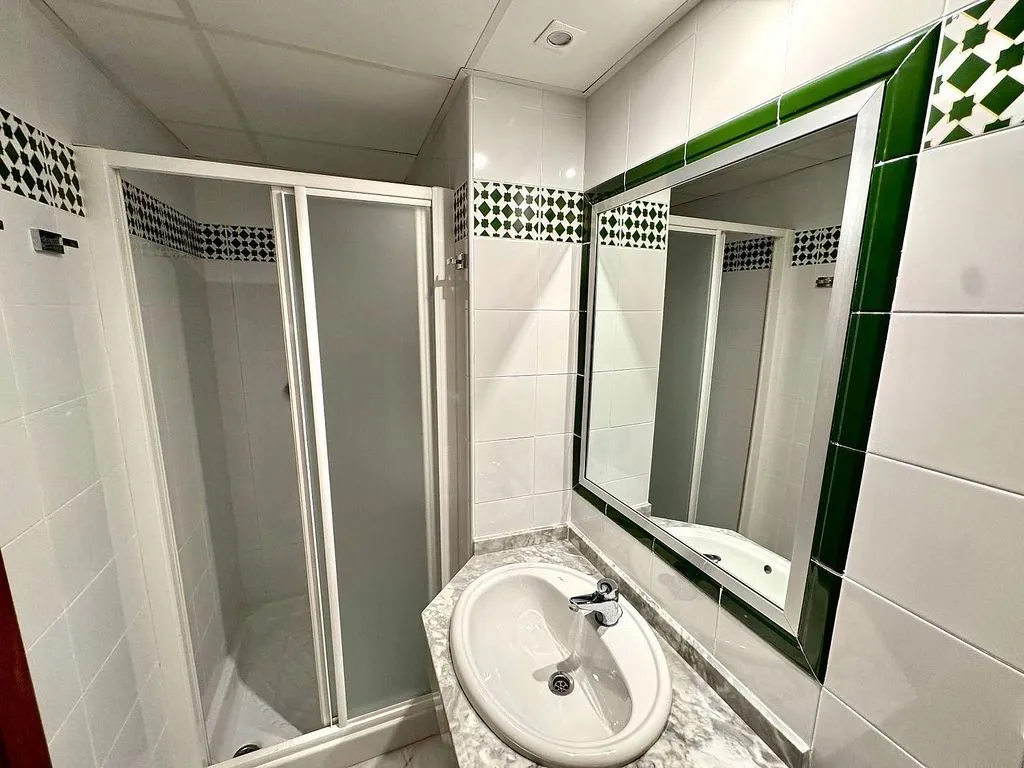 Salles de bain - Seaside Apartment with Pool in Torrevieja