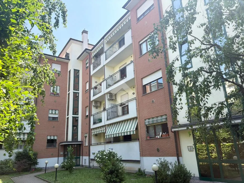 Giardino - Appartamento con balcone in zona tranquilla a Gallarate