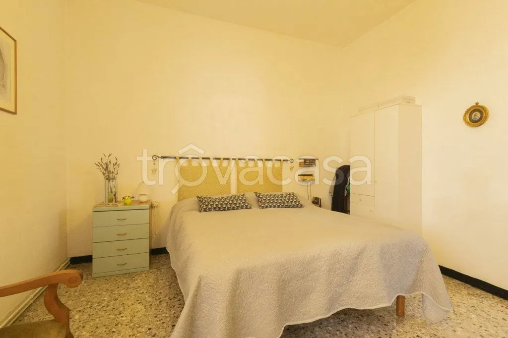 Chambres - Commercial Property with Shops in Ghemme