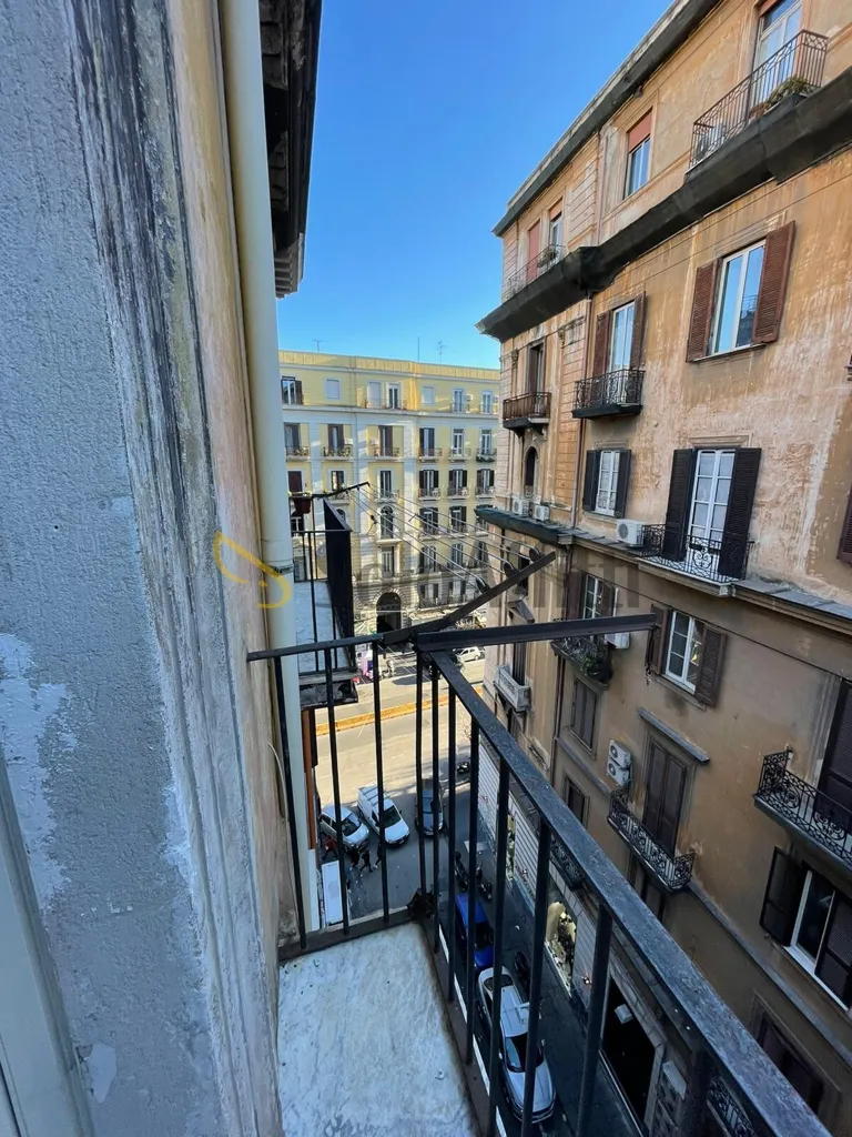 Balcon - Retrofitted 3-Bedroom Flat in Piazza Borsa, Naples