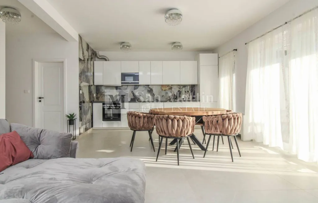 Elutuba - Modern House with Private Garden in Poreč Centre