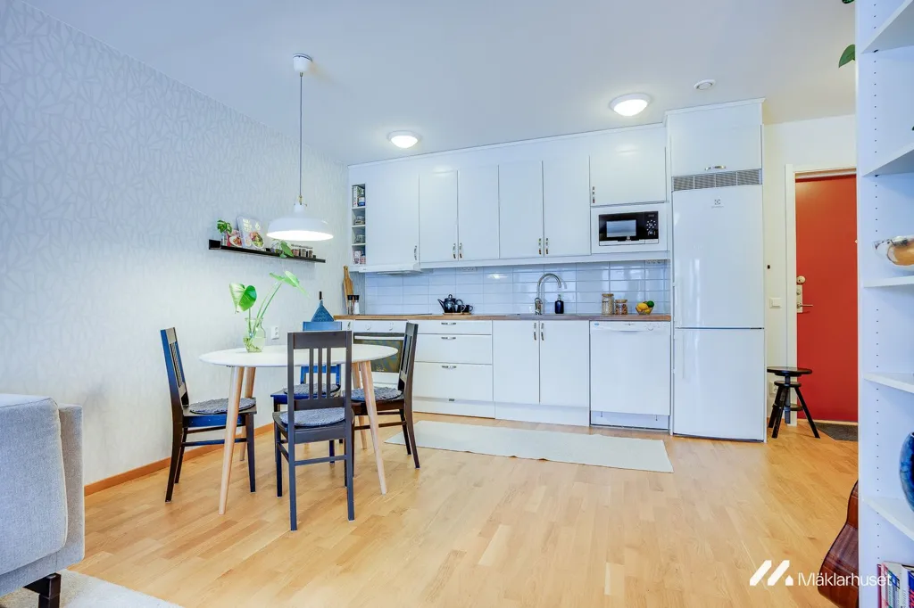 Söögituba - Bright 2nd Floor Flat with Balcony in Umeå