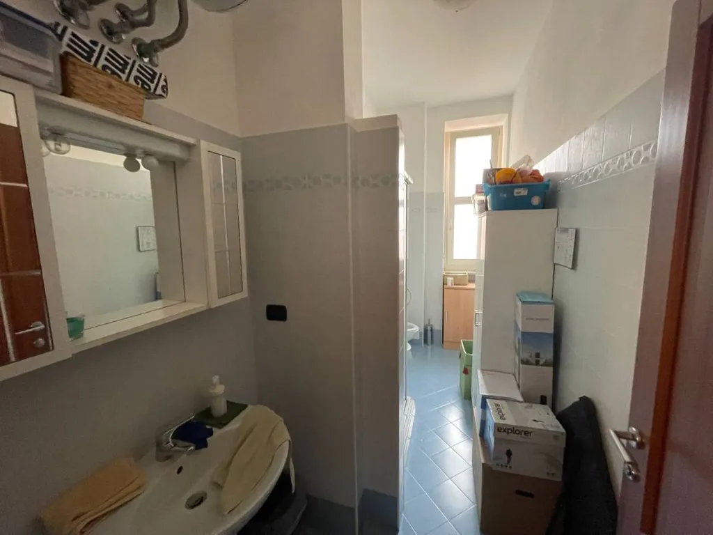 Salles de bain - Rustic Apartment with Balcony in Cuneo