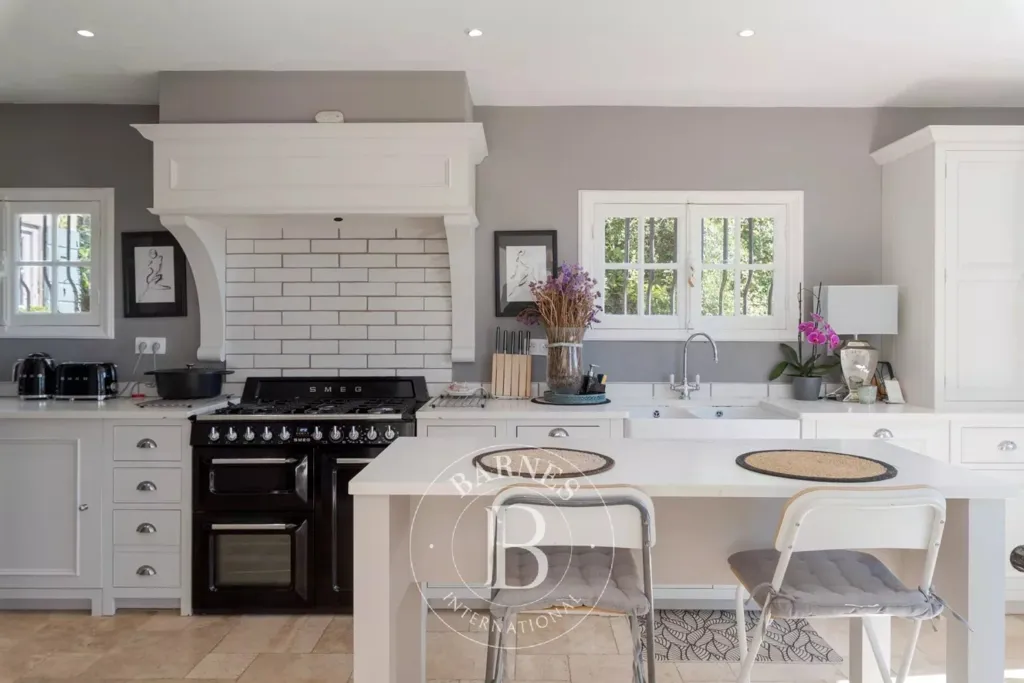 Cuisine - Villa Provençale avec Vue Panoramique à Opio