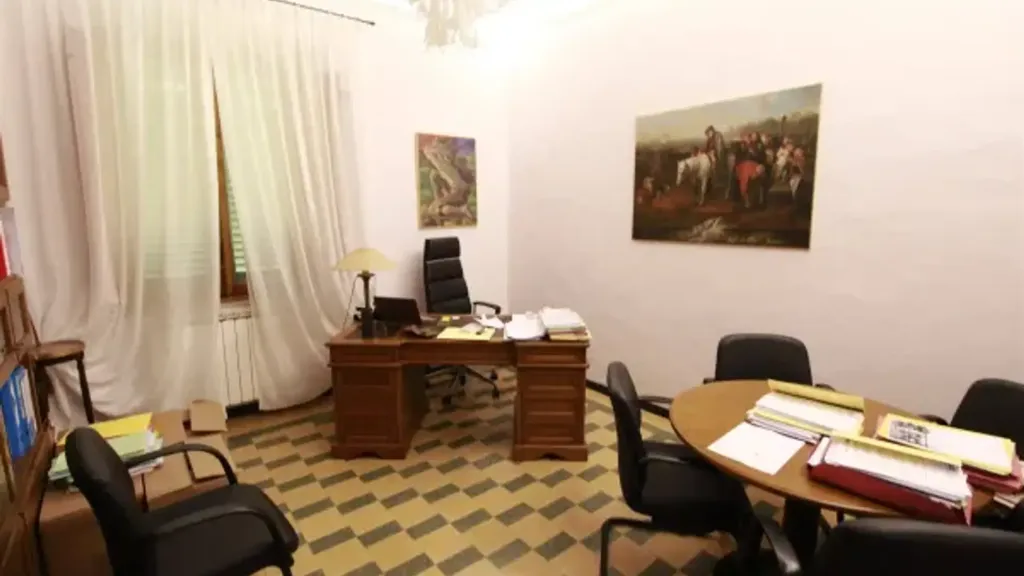 Office - Luxury Villa with Office Use in Lucca