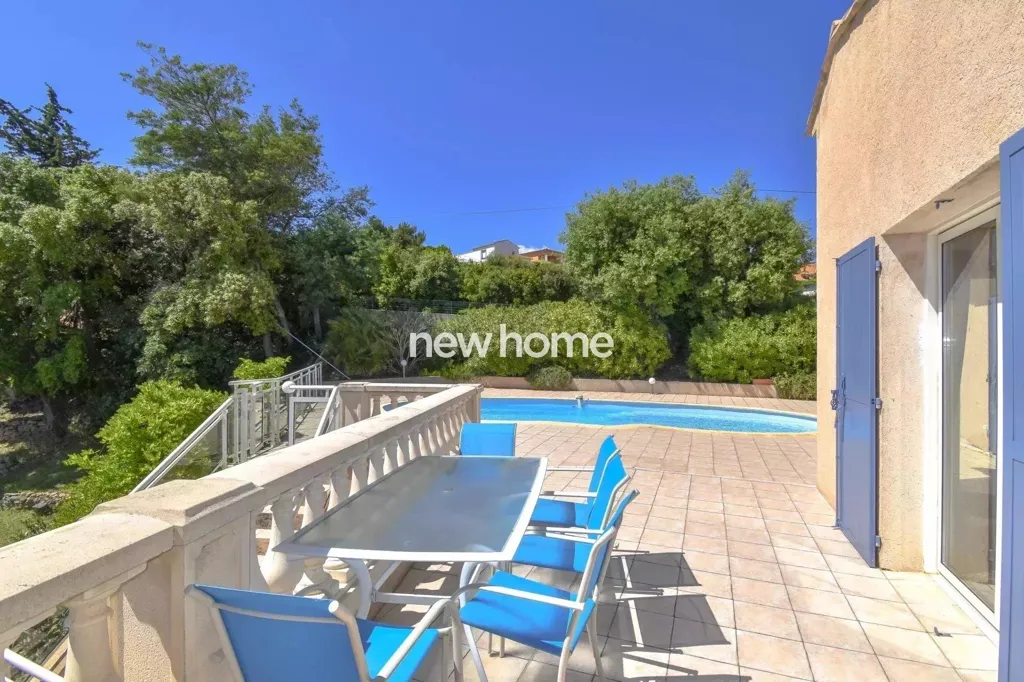 Terrasse - Villa Luxueuse avec Vue Mer à Saint-Aygulf
