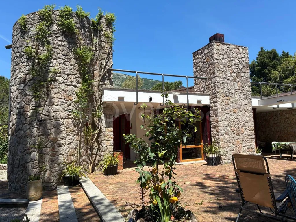 Terrazza - Architectural Villa with Garden in Itri