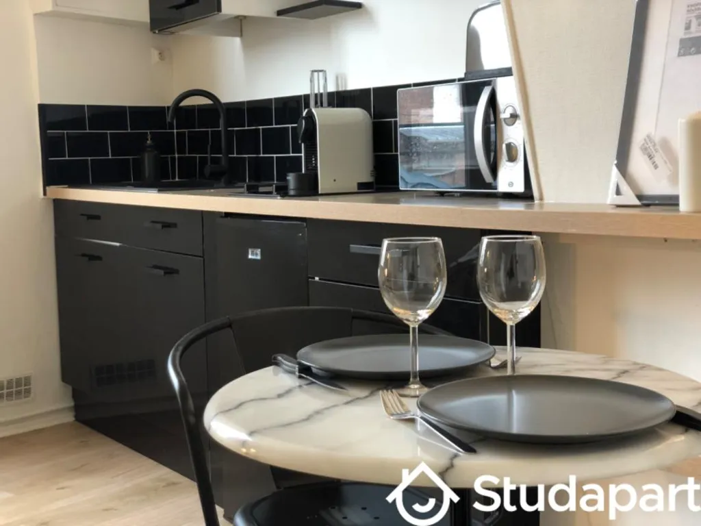 Cuisine - Appartement Lumineux avec Coin Bibliothèque à Paris