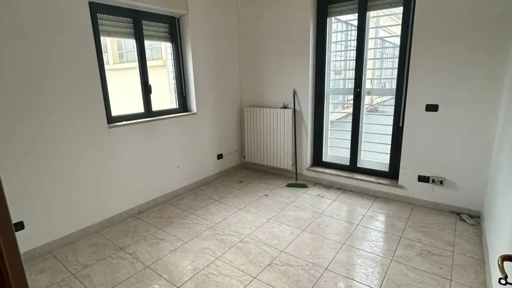 Stanze - Office Space with Parking in Bari