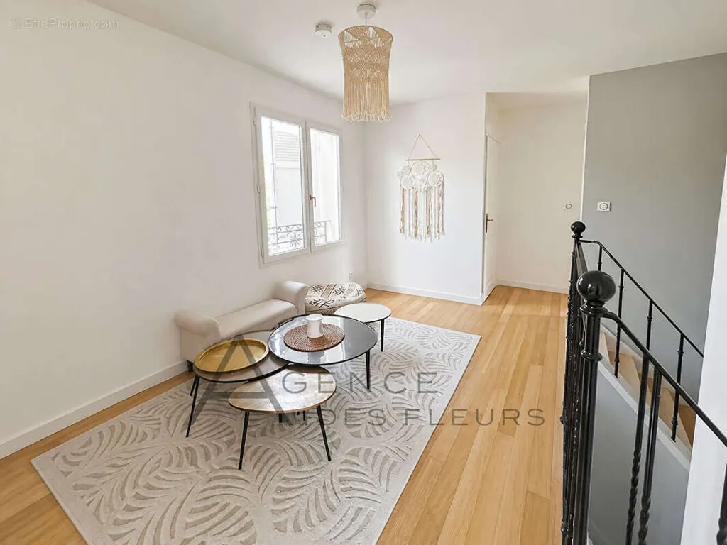 Séjour - Maison Rénovée avec Jacuzzi près d'Elbeuf