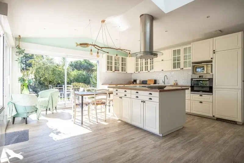 Kitchen - Family House Near Triangle d'Or, Cannes