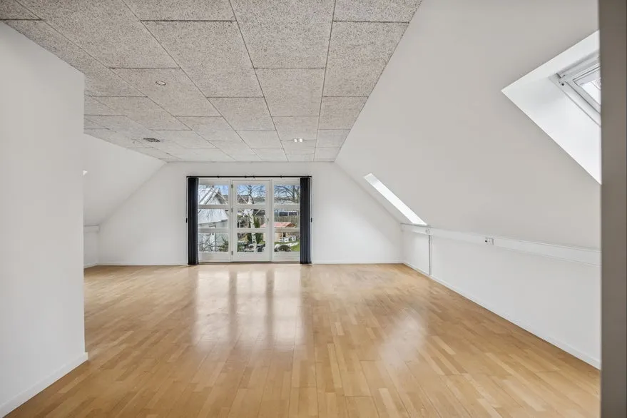 Toad - Office Space with Workshop in Herfølge