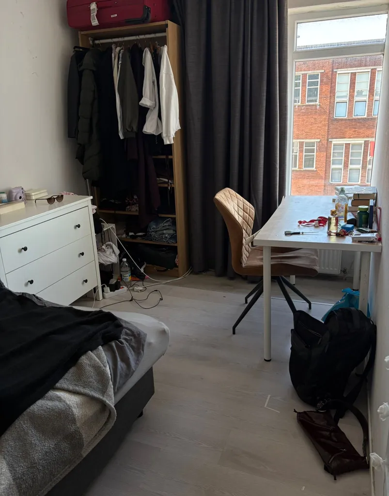 Bedrooms - Furnished Room in Shared Student Apartment