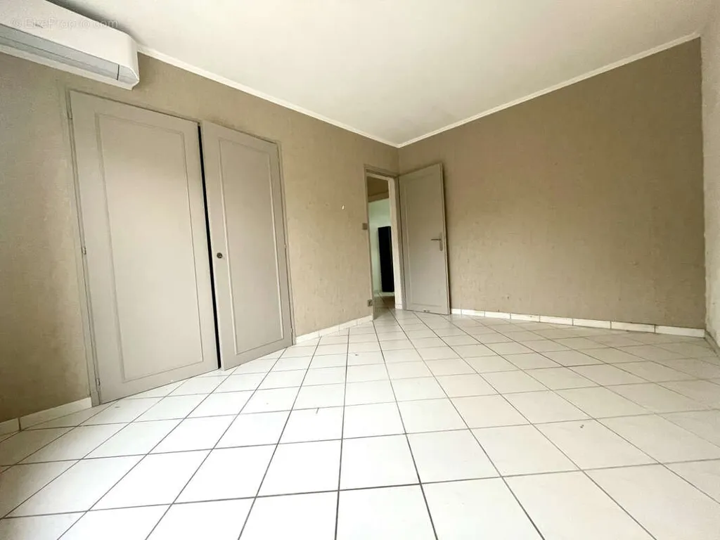 Pièces - Villa avec Garage et Atelier à Clermont-l'Hérault