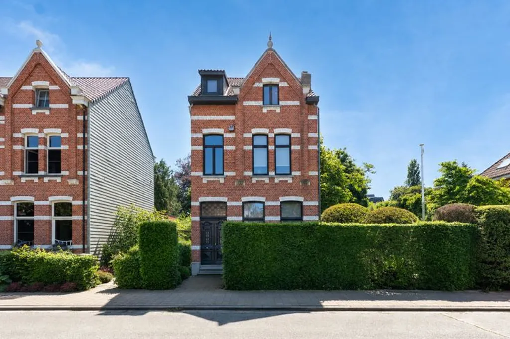 Esterno - House with Swimming Pool in Kapellen