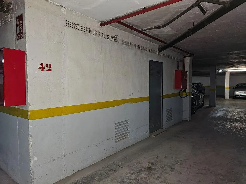 Garage - 2-Bedroom Flat with Balcony in San Ginés