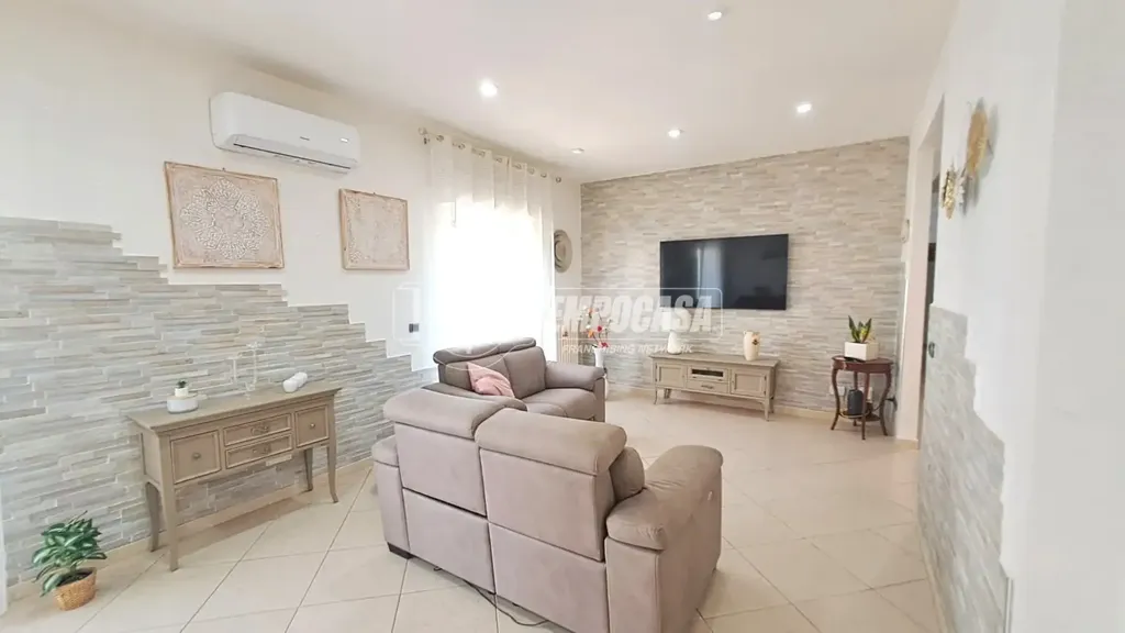 Elutuba - Fully Renovated Apartment with Terrace in Adelfia