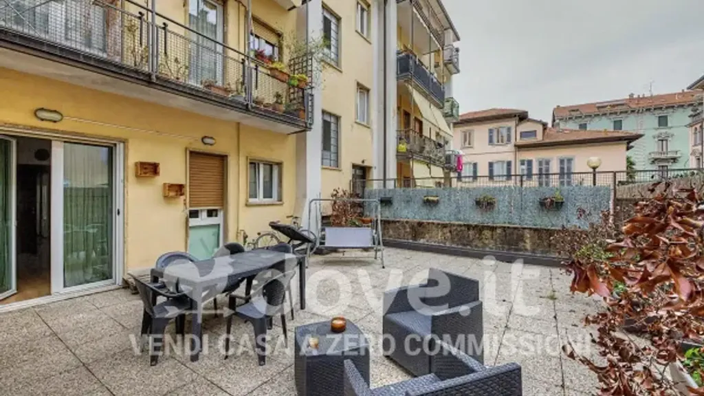 Terrasse - Rearranged Flat with Terrace in Varese