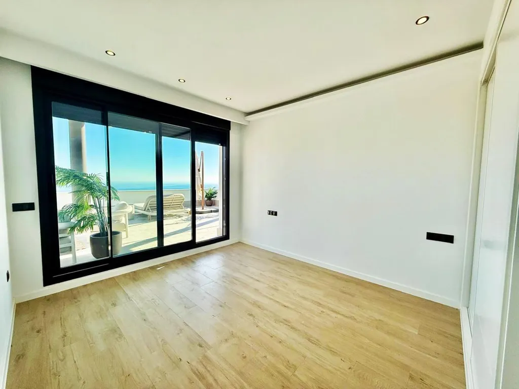 Rooms - Modern Villa with Sea Views in Benalmádena