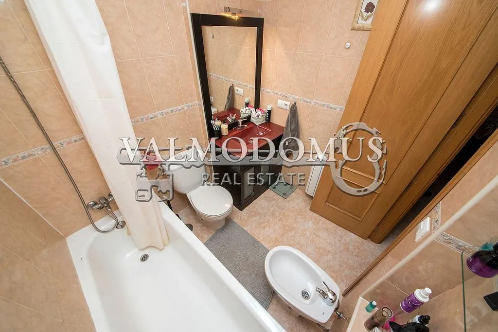 Vannitoad - Duplex with Balcony in Valmojado