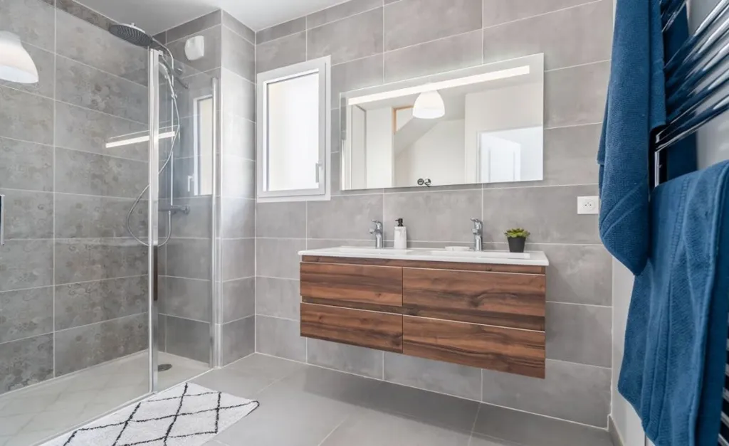 Bathrooms - New Duplex with Double Terrace in Lyon 5