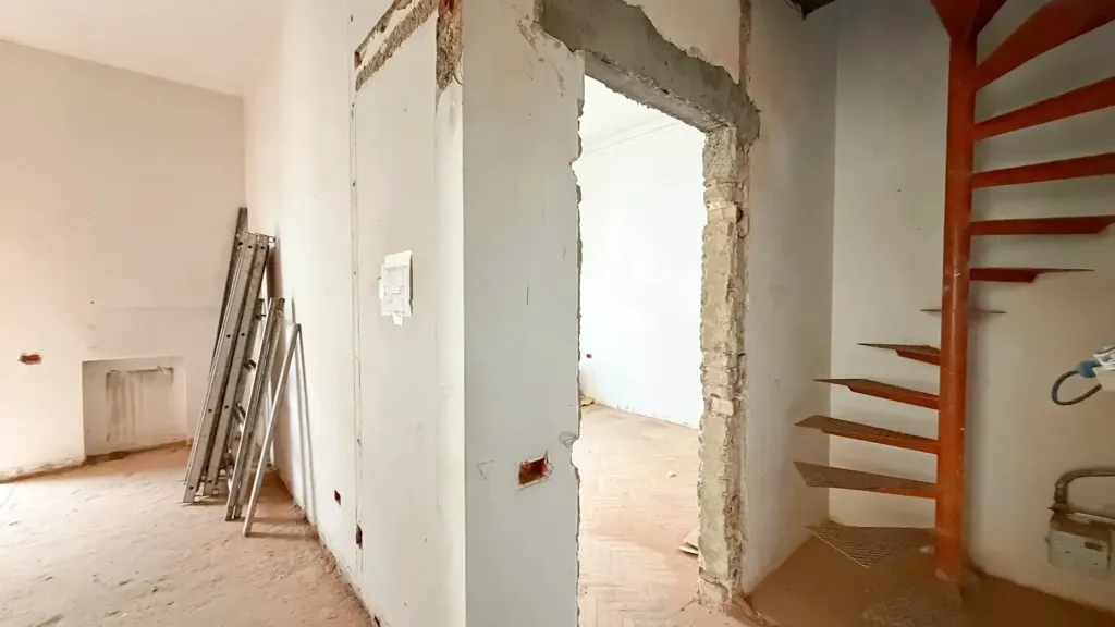 Pièces - Rear-Facing Apartment with Balcony in Florence