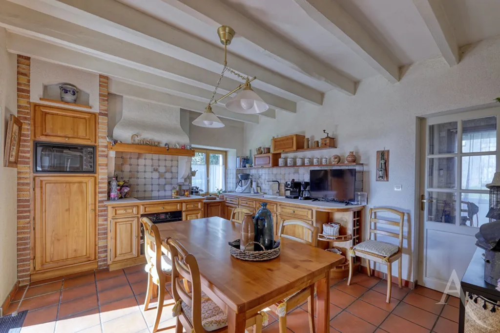 Köök - Rustic Stone Farmhouse with Paddock in Montaigu-Vendée