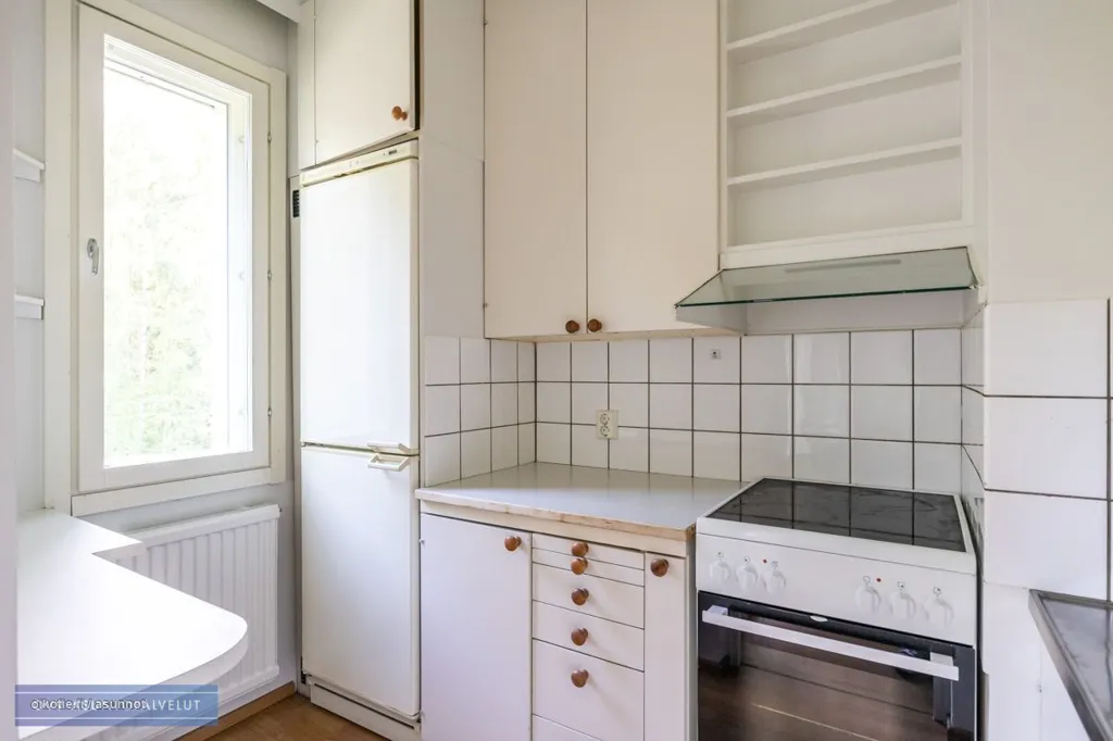 Köök - Top-Floor Studio with Glazed Balcony in Voisalmi