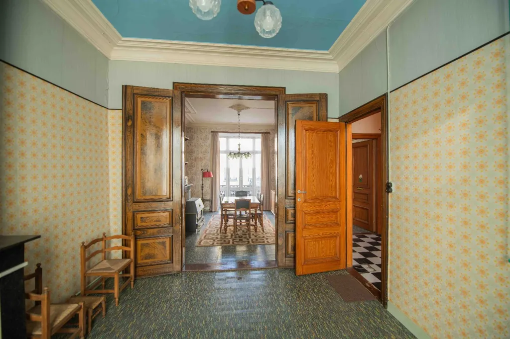 hallway_entrance