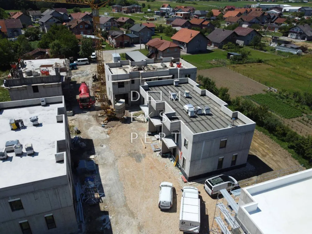 Õhuvaade - Two-Storey Apartment with Garden in Rugvica